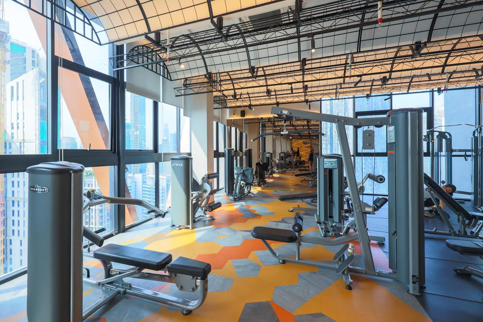 Scarletz Suites Klcc By Mykey Global Kuala Lumpur Esterno foto The gym at the 101 Tower